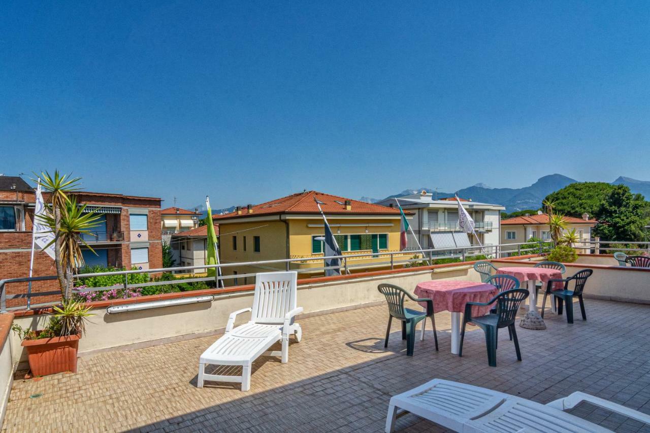 Hotel Mariani Lido di Camaiore Exterior photo